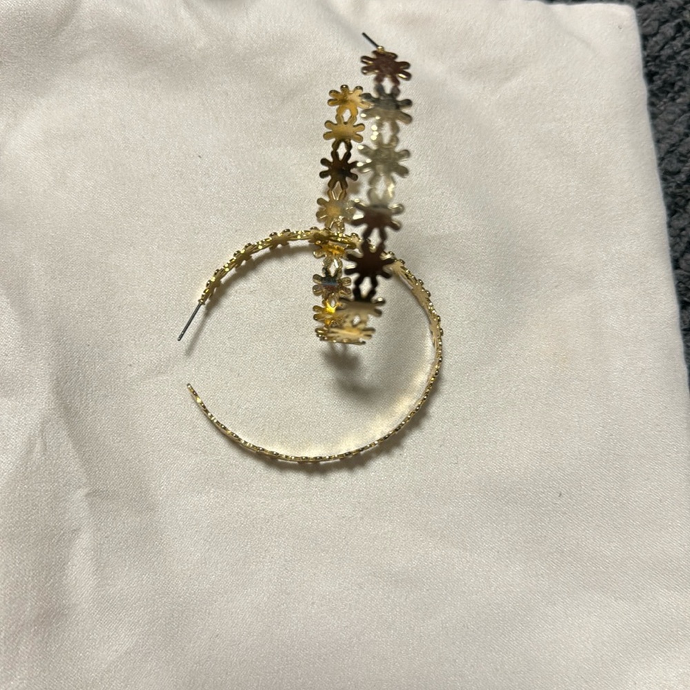 Gold flower hoop earrings